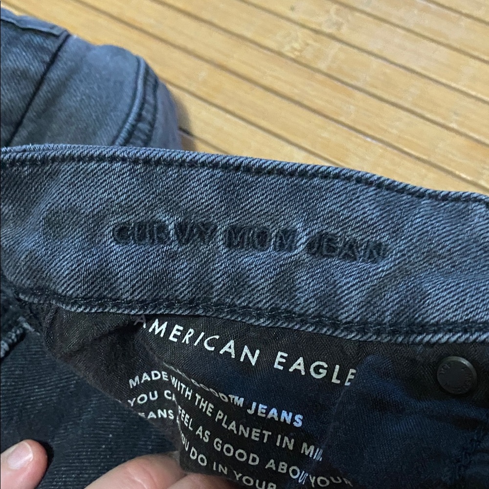 American Eagle Curvy Mom Jeans - Picture 4 of 5